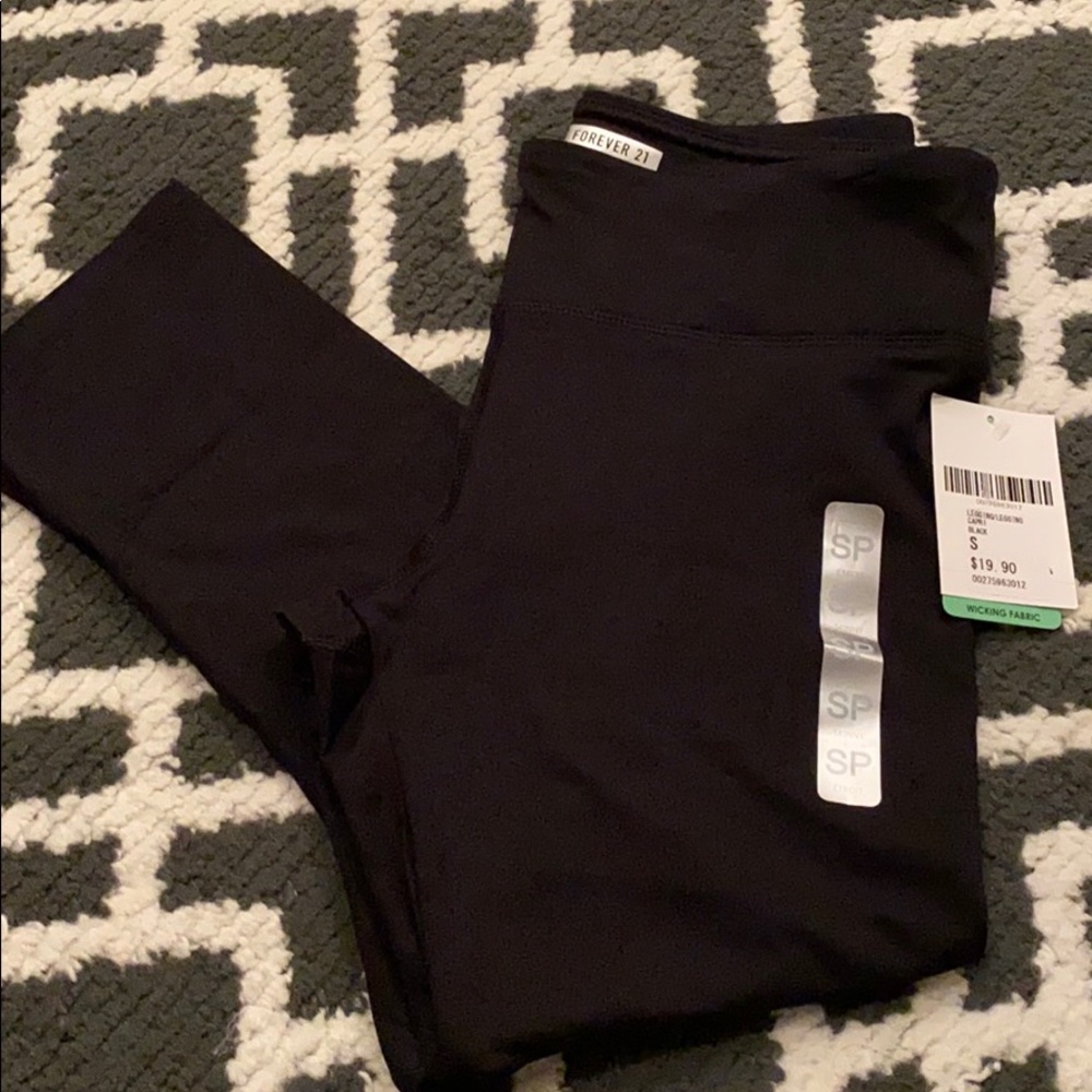 F21 Athletic Capri